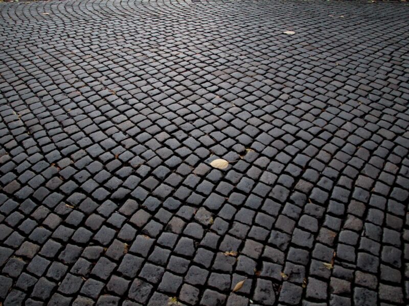 Cobblestone paver pattern