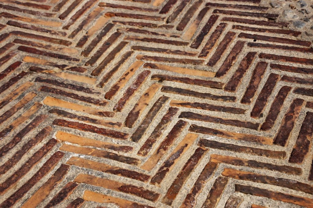 Sealed paver joints that resist weeds in New Orleans